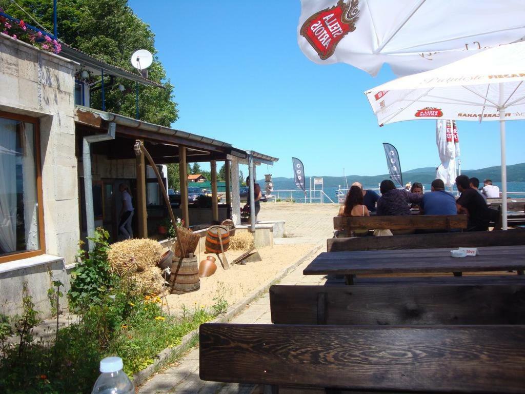 Комплекс Белите Къщи Shtarkelovo Gnezdo ภายนอก รูปภาพ